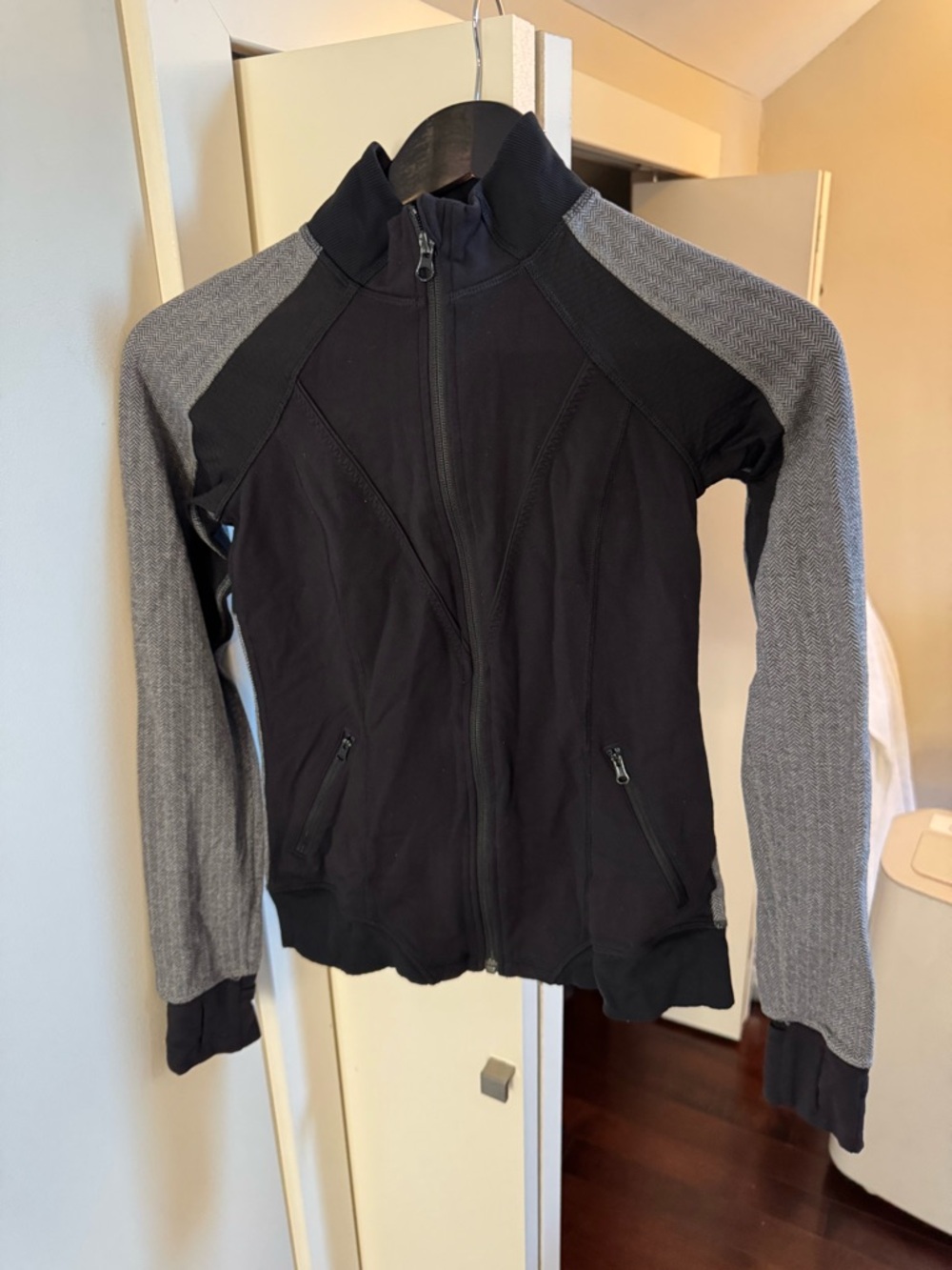 Ivivva Black EUC perfect your practice Jacket with Gray Sleeves/ 14